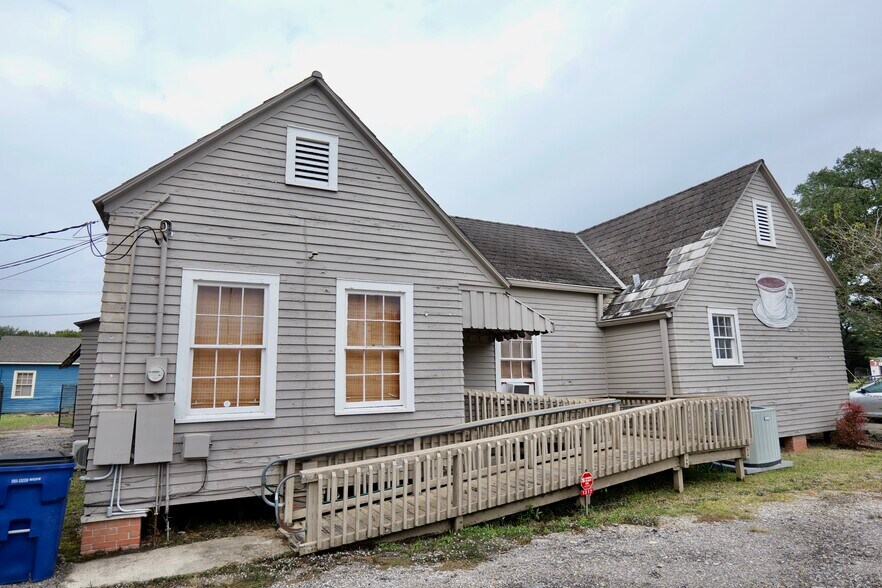 More Photos Of 1317 N Parkerson Ave, Crowley Storefront Retail Office For Sale