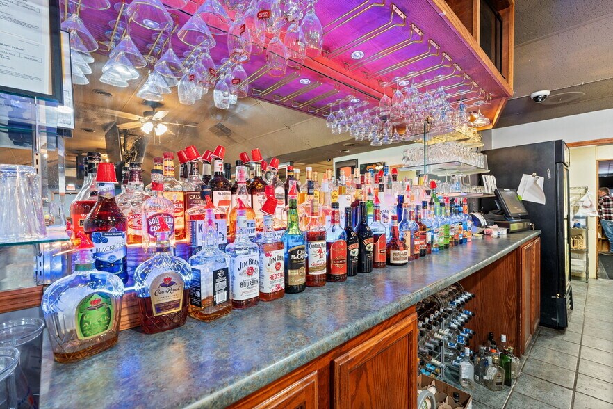 More Photos Of 1616 N Section St, Sullivan Sports And Entertainment For Sale