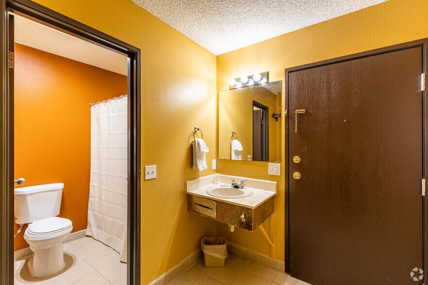 More Photos Of 336 Lee Ave, Bullhead City Hotel For Sale