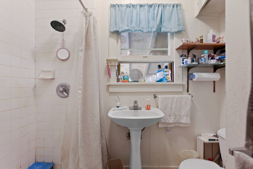 More Photos Of 2606 Nahaku Pl, Honolulu Multifamily For Sale
