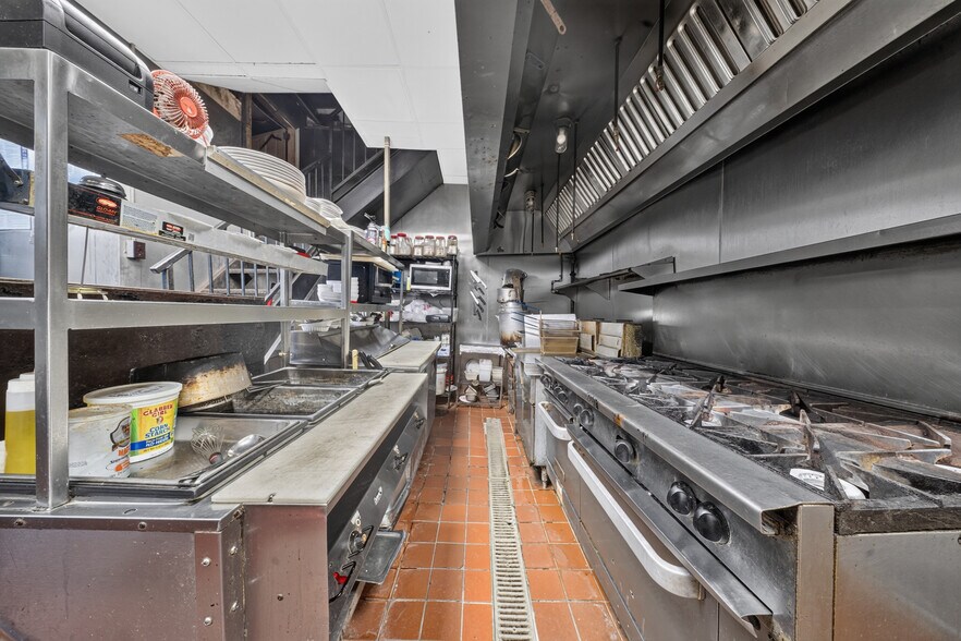More Photos Of 933 Decatur St, New Orleans Storefront For Sale