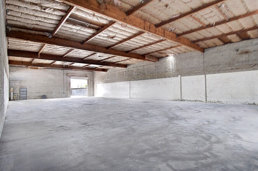 More Photos Of 15539 Vermont Ave, Paramount Manufacturing For Lease