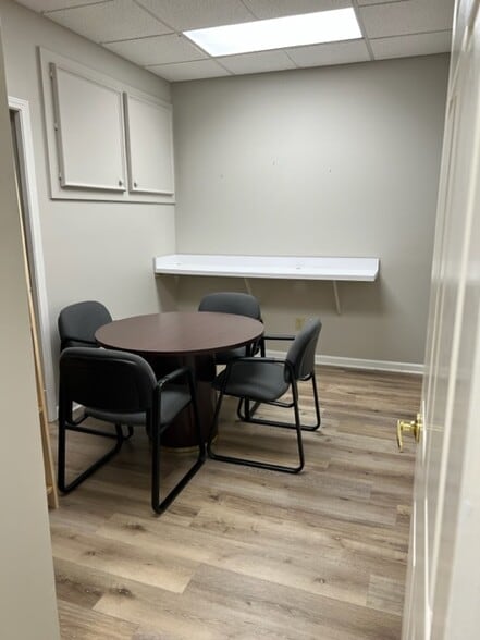More Photos Of 1700 Ups Dr, Louisville Office For Sale