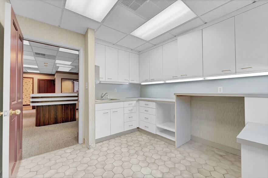 More Photos Of 600 Coventry Dr, Phillipsburg Medical For Sale