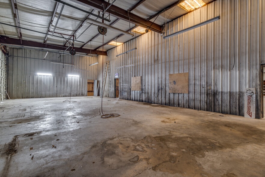 More Photos Of 1137 US-80 Hwy, Monroe Distribution For Sale