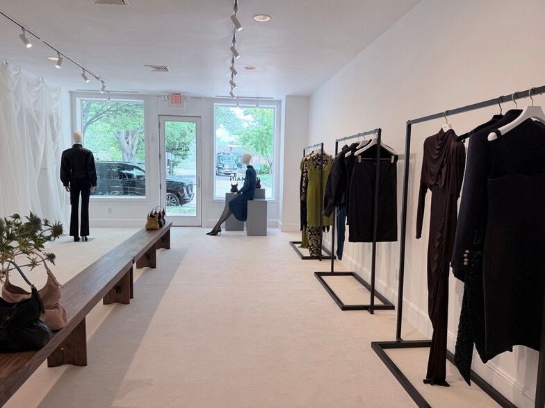 More Photos Of 87 Newtown Ln, East Hampton Freestanding For Lease