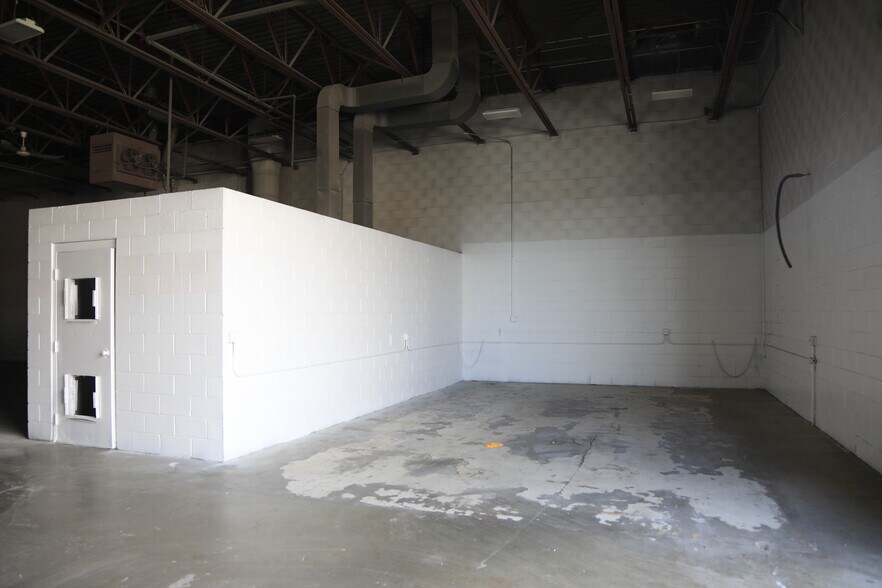 More Photos Of 2080 Harlem Ave, Riverside Auto Repair For Lease