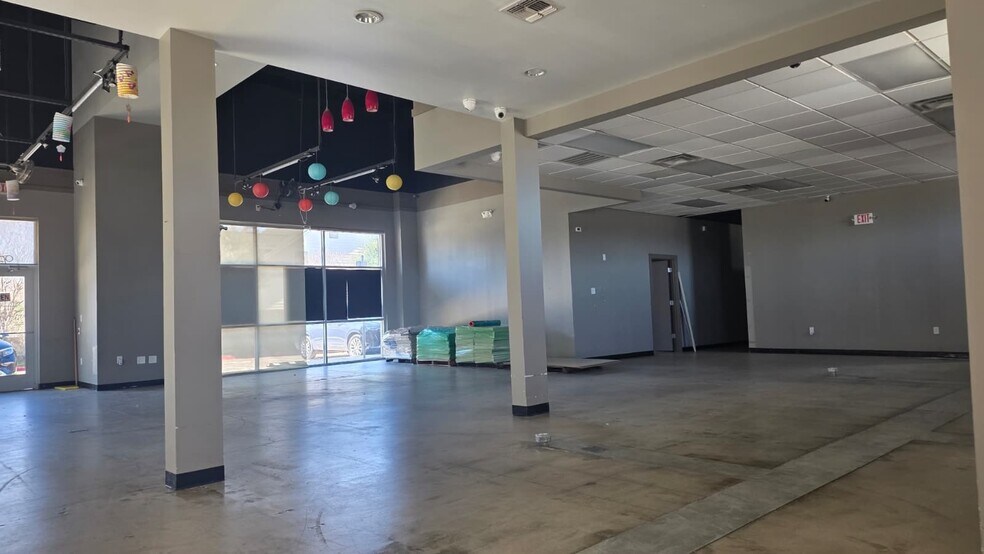 More Photos Of 1713 Park Pl, College Station General Retail For Lease