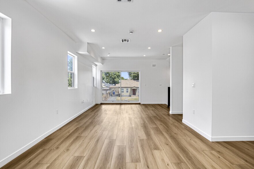 More Photos Of 10826 Hesby St, North Hollywood Apartments For Sale