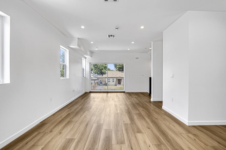More Photos Of 10828 Hesby St, North Hollywood Apartments For Sale