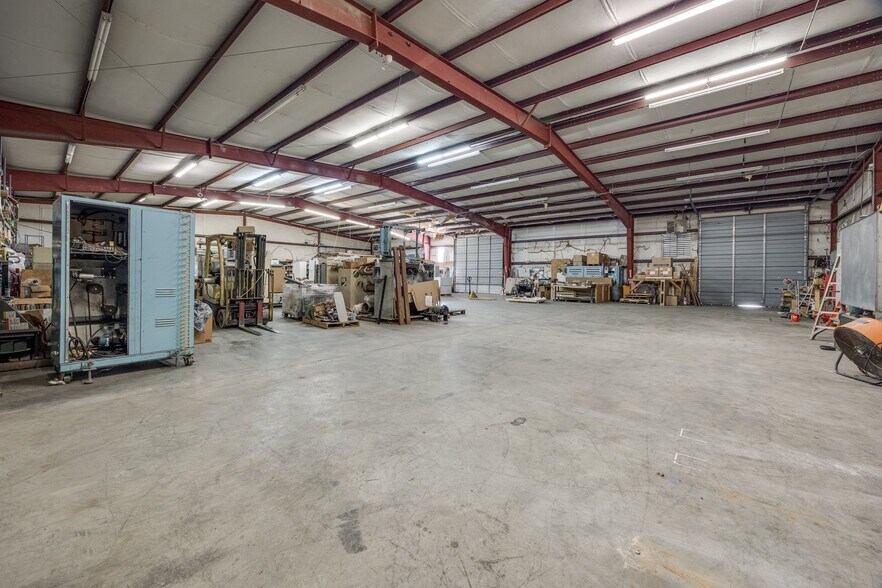 More Photos Of 3380 Smith Farm Rd, Matthews Warehouse For Lease