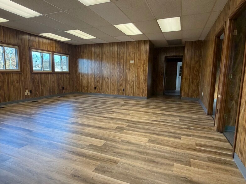 More Photos Of 237 James St, Gallatin Warehouse For Lease