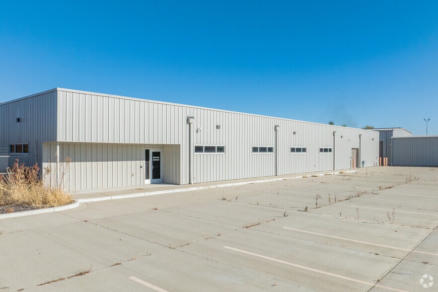 More Photos Of 200 Enterprise Dr, Pekin Light Distribution For Lease