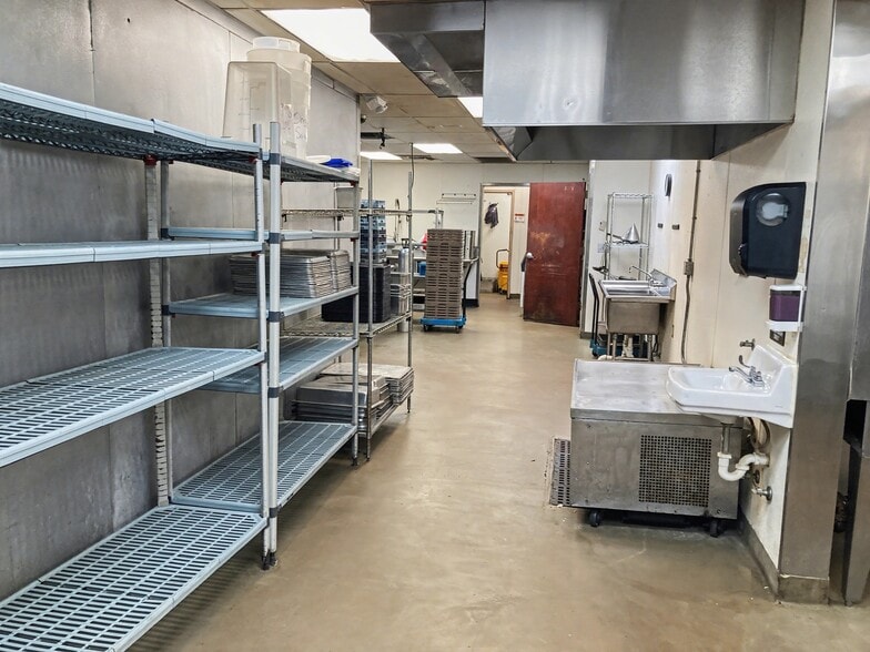 More Photos Of 333 W Albany St, Broken Arrow Restaurant For Sale