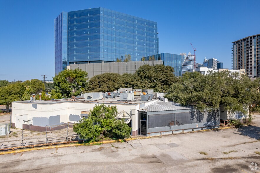 More Photos Of 301 W Riverside Dr, Austin Restaurant For Lease