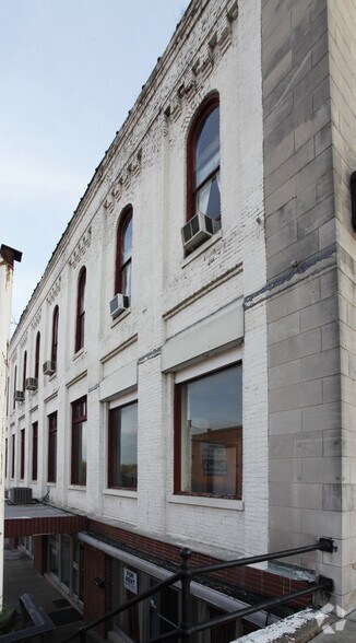 More Photos Of 131-135 N 1st St, Pulaski Medical For Lease