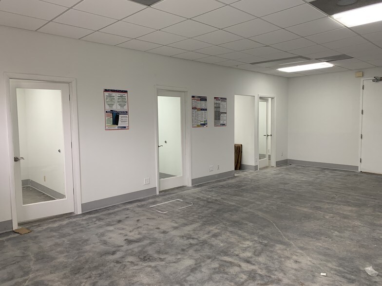 More Photos Of 2021 Tyler St, Hollywood Office For Lease