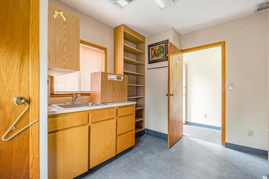 More Photos Of 6275 Thornton Ave, Newark Medical For Sale