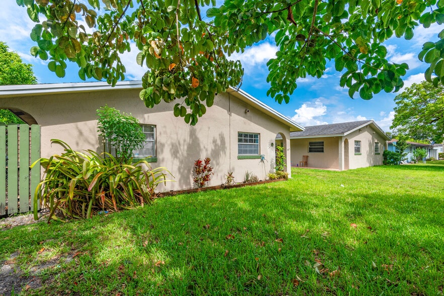 More Photos Of 1911-1915 SW 4th Ave, Fort Lauderdale Apartments For Sale