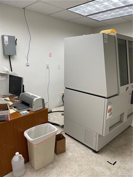 More Photos Of 37 Ramland Rd, Orangeburg Office For Lease