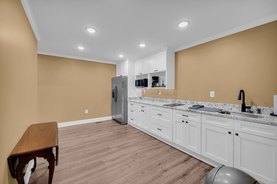 More Photos Of 307 N Bypass E, Washington Loft Creative Space For Sale