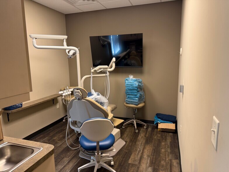 More Photos Of 670 Johnson Ferry Rd, Marietta Medical For Lease
