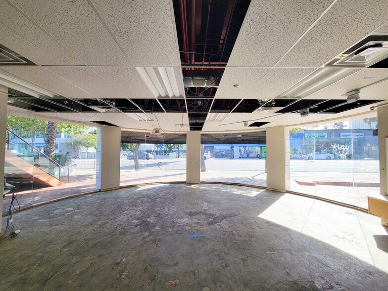 More Photos Of 14755 Ventura Blvd, Sherman Oaks General Retail For Lease