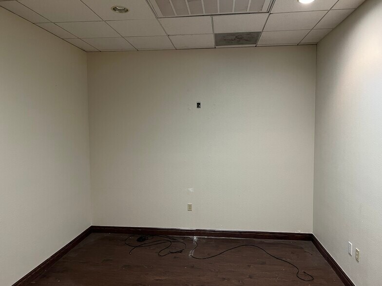 More Photos Of 5868 S Pecos Rd, Las Vegas Office For Sale