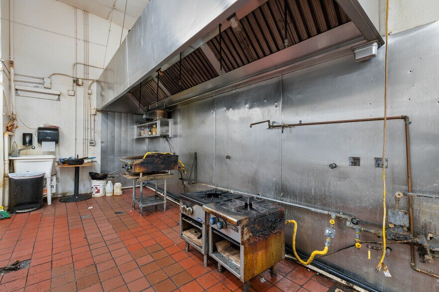 More Photos Of 549 Halemaumau St, Honolulu Restaurant For Lease