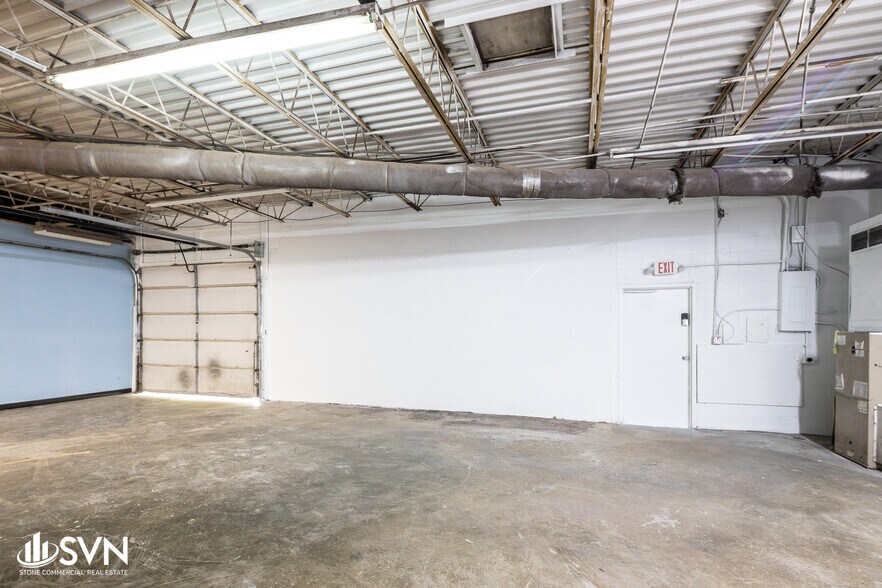 More Photos Of 1095 A Majaun Rd, Lexington Auto Repair For Lease