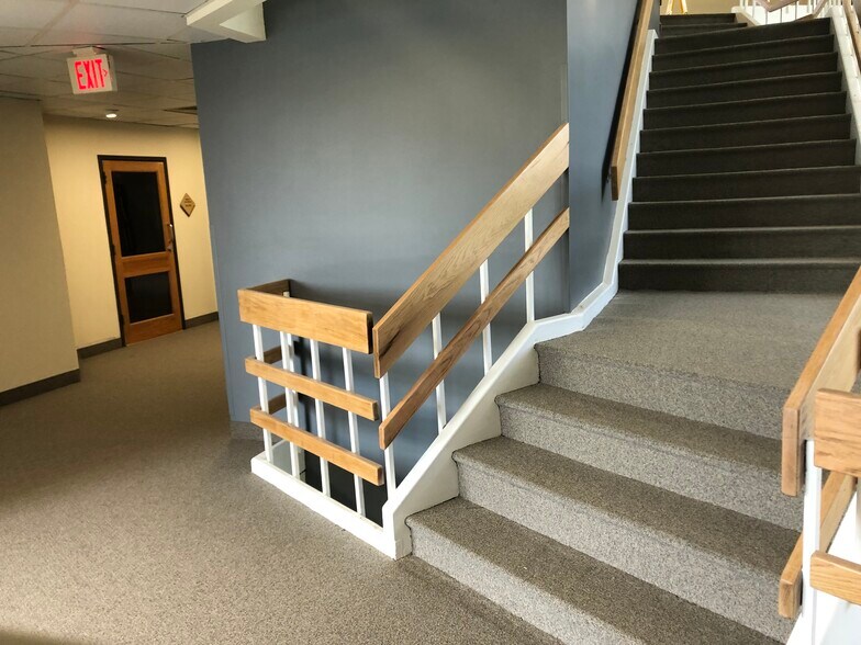 More Photos Of 10200 Linn Station Rd, Louisville Office For Lease