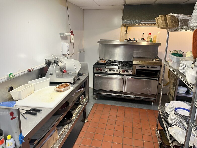 More Photos Of 1267 Elk Grove Rd, Benton Restaurant For Sale