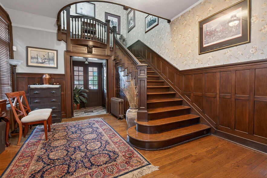 More Photos Of 1803 Clinch Ave, Knoxville Dormitory For Sale