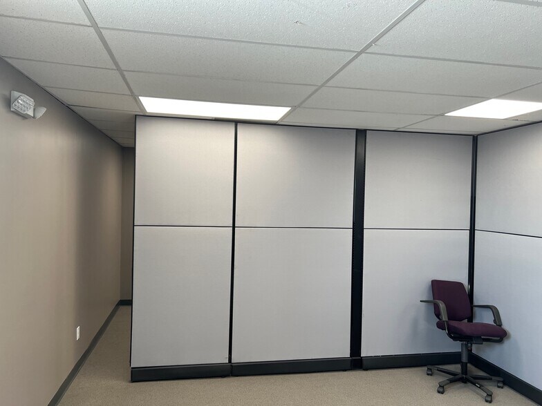 More Photos Of 4888 Baumgartner Rd, Mehlville Warehouse For Lease