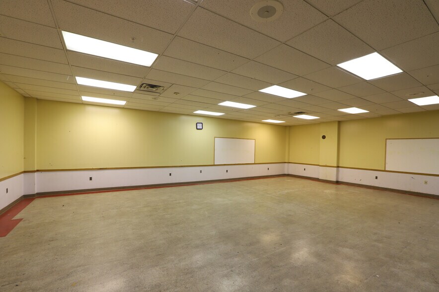 More Photos Of 184 Salem Ave, Dayton Office Residential For Lease