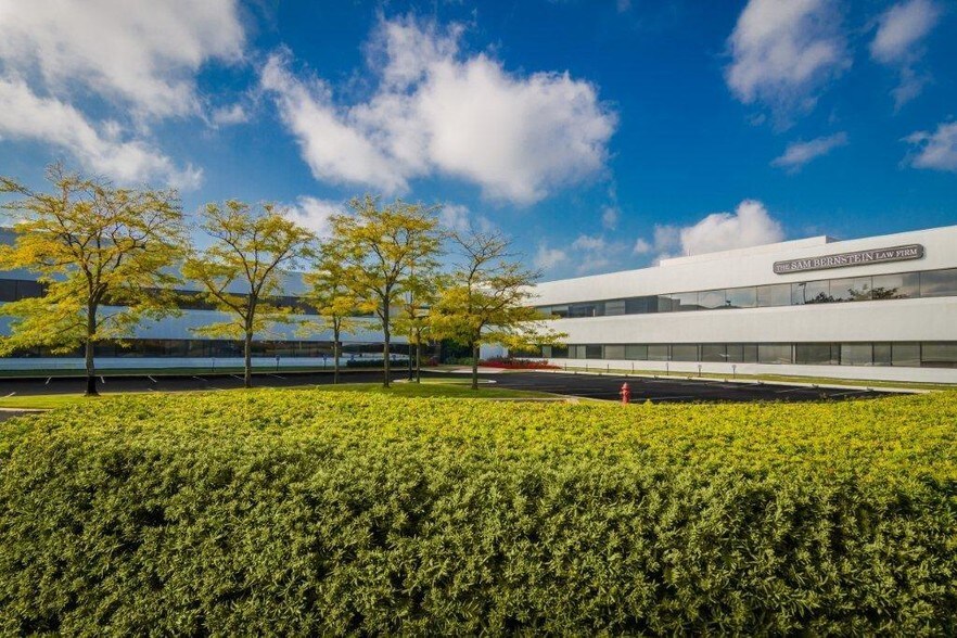 More Photos Of 31731 Northwestern Hwy, Farmington Hills Office For Lease