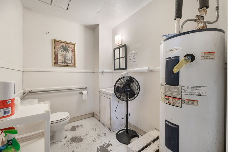 More Photos Of 480 Pat Ave, Overton Industrial For Sale