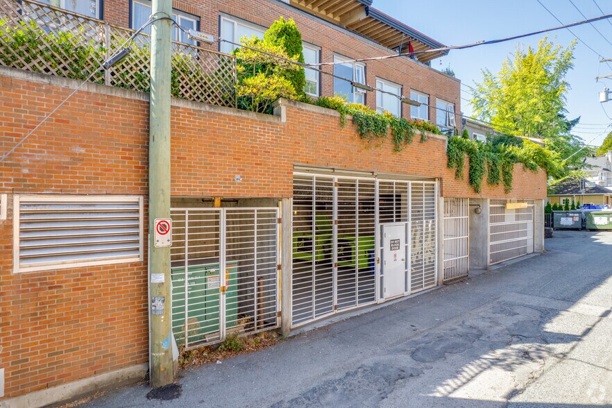 More Photos Of 3069-3099 Oak St, Vancouver Storefront Retail Office For Sale