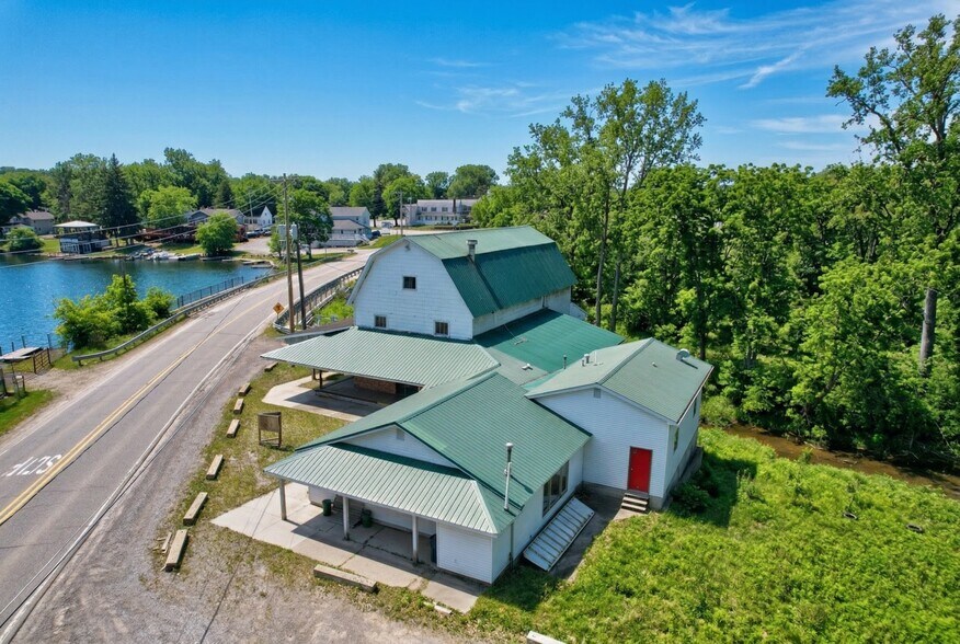 More Photos Of 8572 Silver Lake Rd, Linden Freestanding For Sale