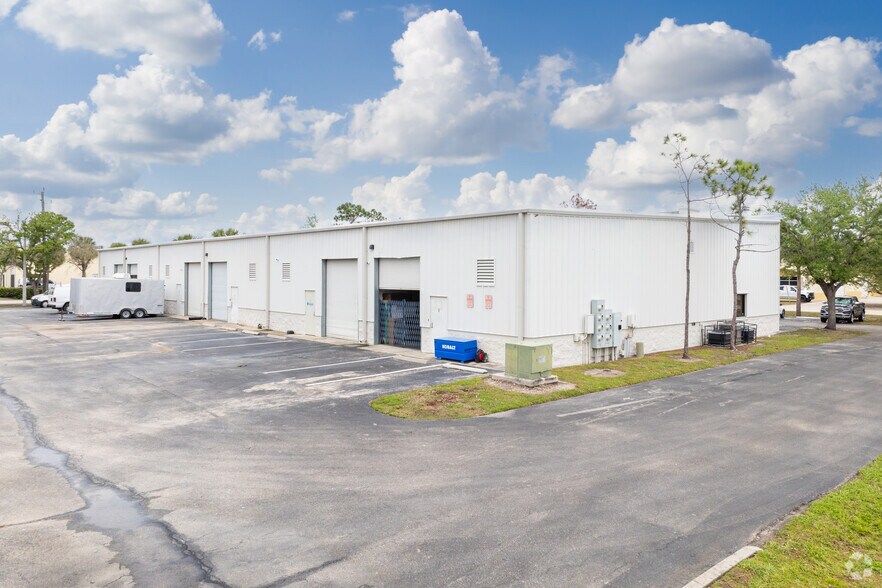 More Photos Of 17050 Alico Commerce Ct, Fort Myers Warehouse For Sale