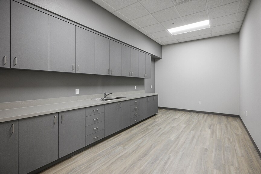 More Photos Of 9590 S Rainbow Blvd, Las Vegas Distribution For Lease