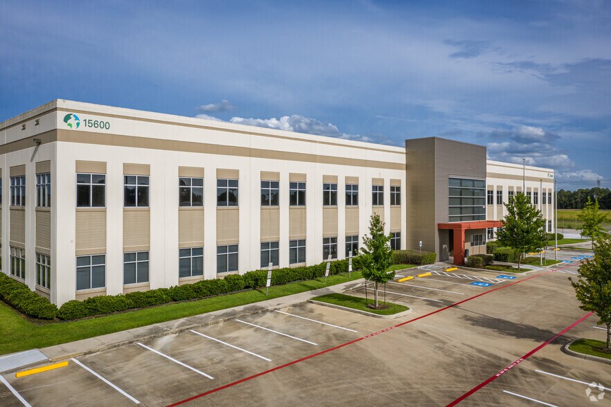 More Photos Of 15600 Morales Rd, Houston Distribution For Lease