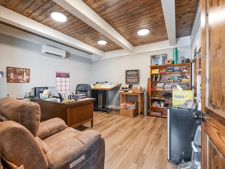 More Photos Of 1205 Industrial Blvd, Gainesville Warehouse For Sale