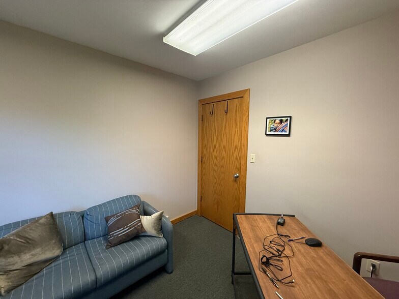 More Photos Of 8287-8289 Loop Rd, Baldwinsville Office For Lease