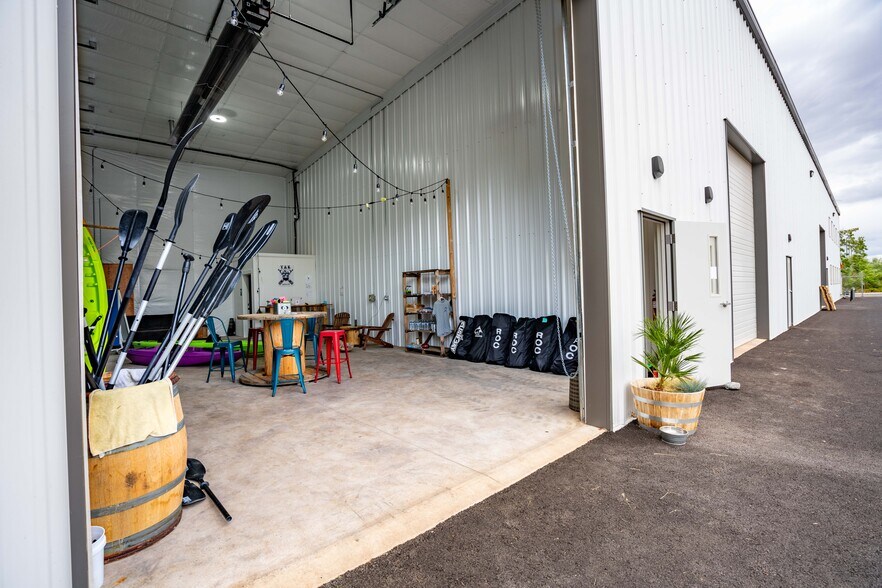 More Photos Of 2074 Commerce Dr, Medford Industrial For Lease