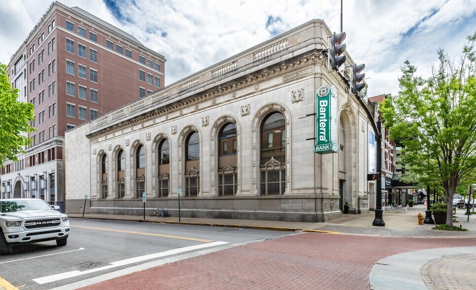 More Photos Of 225-227 Main St, Evansville Office For Lease