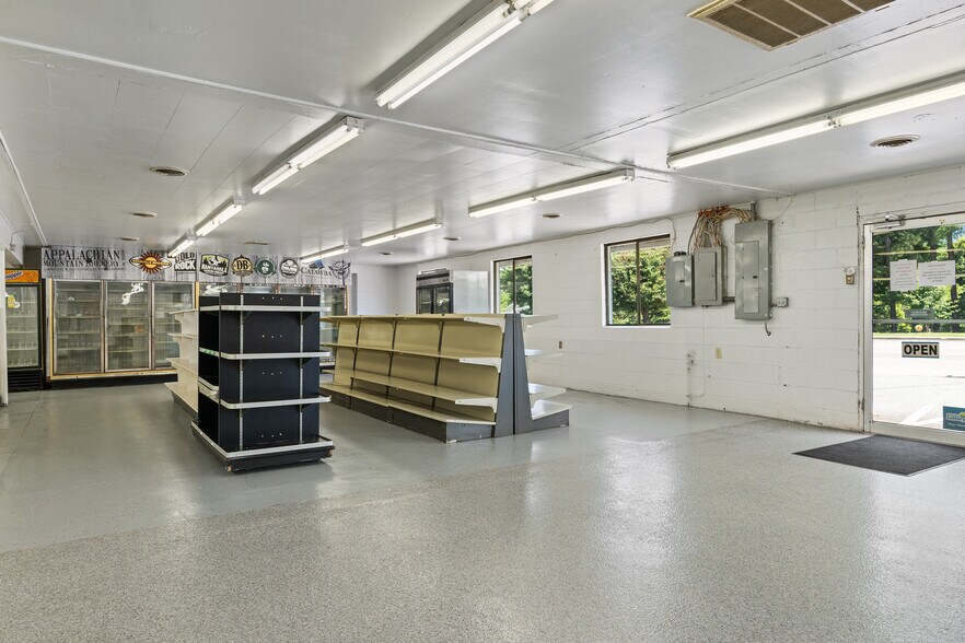 More Photos Of 8275 Carolina Blvd, Clyde General Retail For Sale