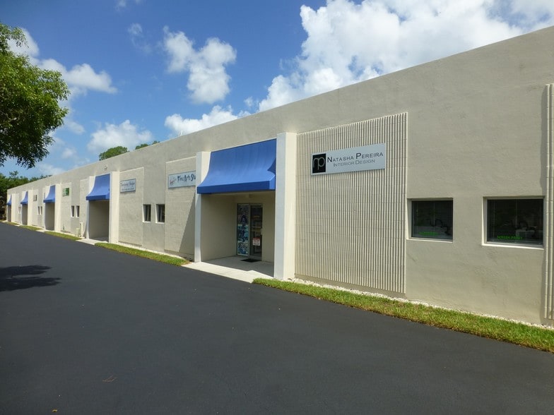 More Photos Of 1719 Trade Center Way, Naples Warehouse For Lease