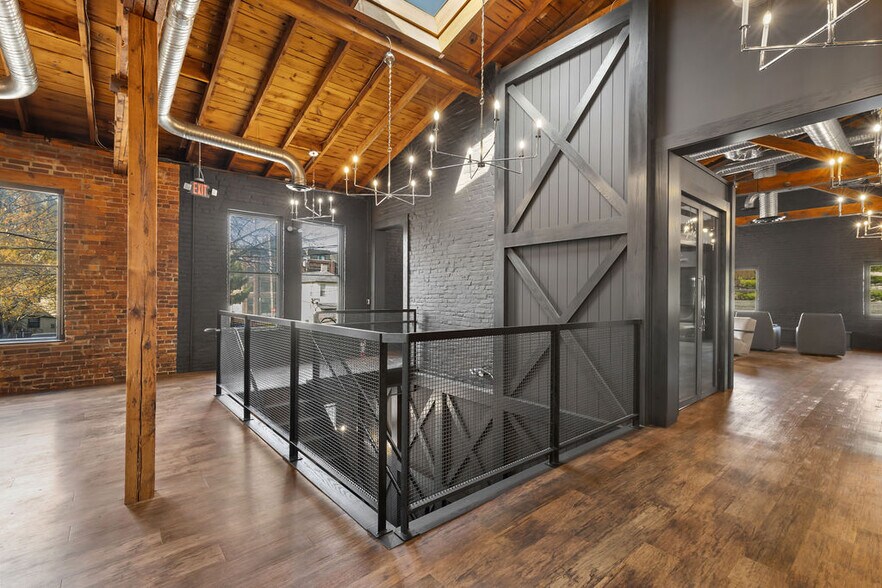 More Photos Of 17 E Brickel St, Columbus General Retail For Sale