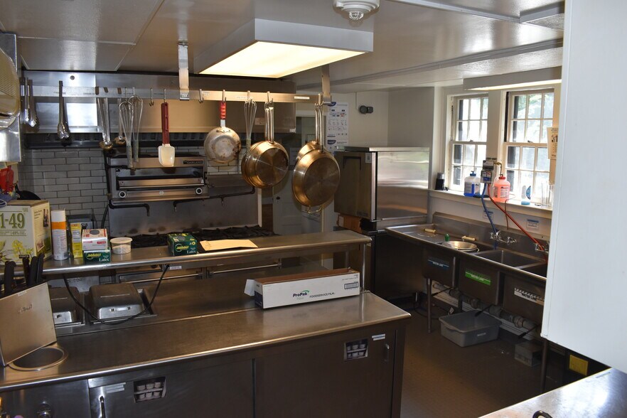 More Photos Of 9 Park Pl, Corning Specialty For Sale